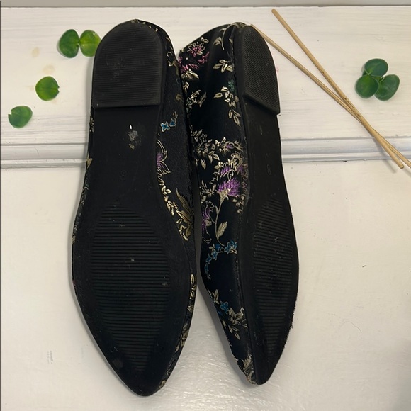 Comfort Trendz Black Asian Floral Flats - Picture 5 of 9